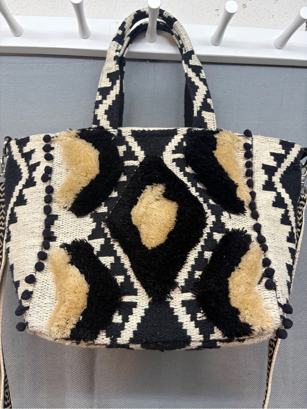 America & Beyond black & tan geometric print tote w/ adjustable/ removable strap